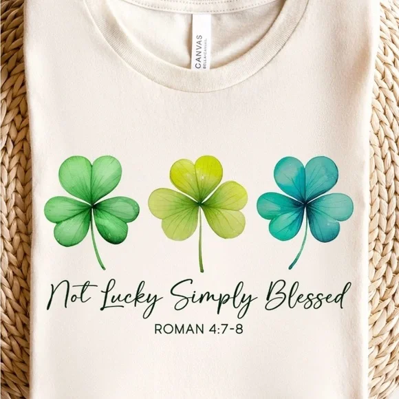 🐿️ ❤️Bella Canvas/Cream T-Shirt w/Green & Blue Clover short sleeve-Boutique-New - Picture 2 of 2
